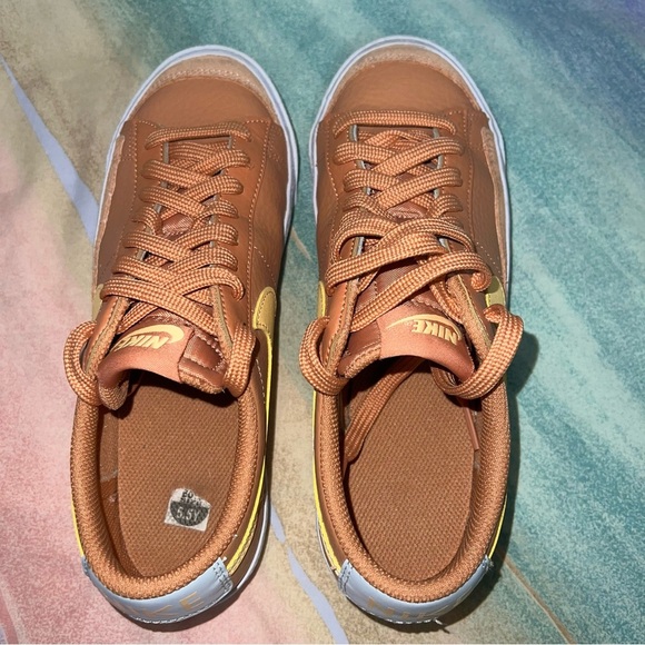 Nike Blazer Low ' 77 Amber Brown / Melon Tint Women’s 7 / 5.5Y Shoes - Picture 6 of 8